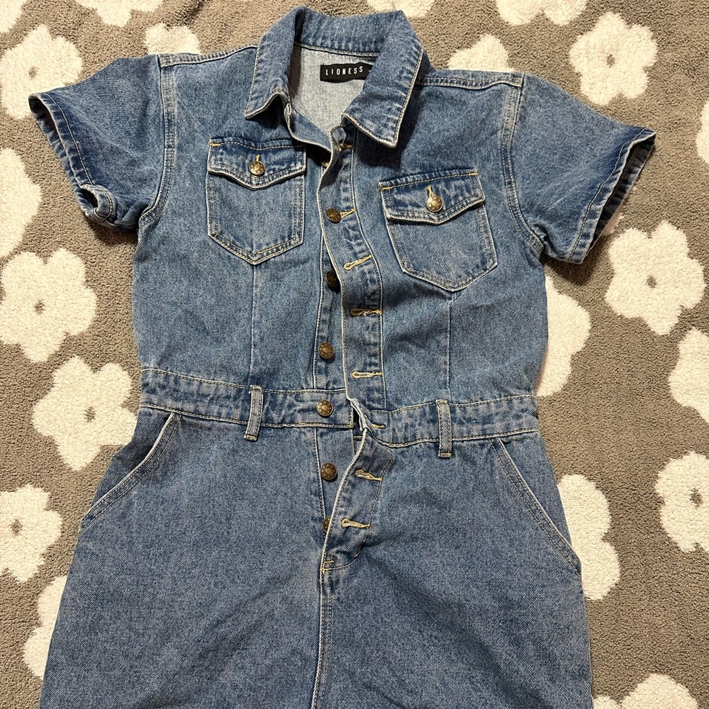 Lioness /Size: Medium / Brand New , Never Worn before.